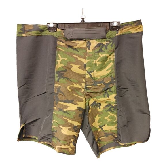 ROTHCO WOODLAND CAMO/ BLACK MMA FIGHT SHORTS - Picture 1 of 7